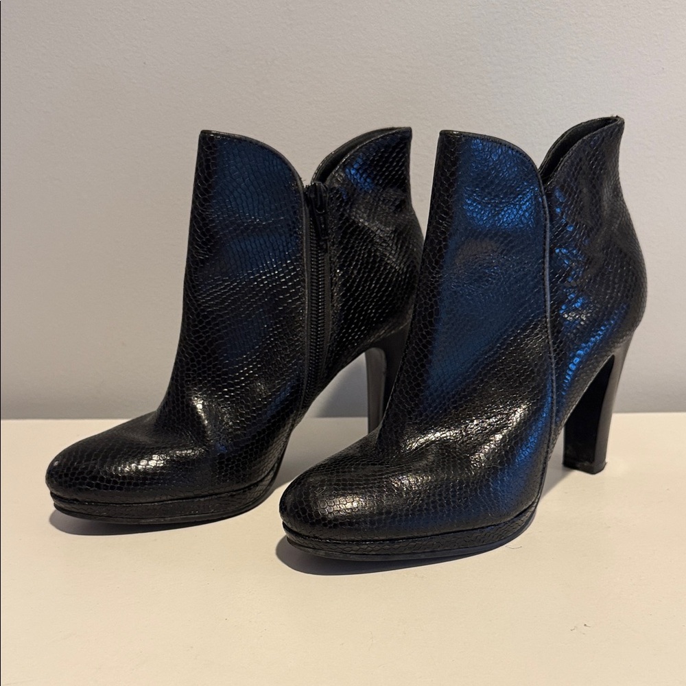 Chic Black Heeled Boots for Women